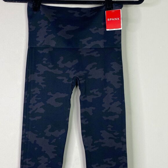 New SPANX Look At Me Now Seamless Camo Leggings Women's Size Medium - Picture 4 of 7